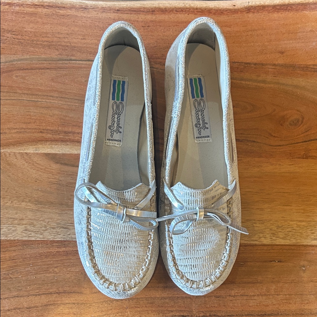 Women's Beige Moccasins With Bow Detail